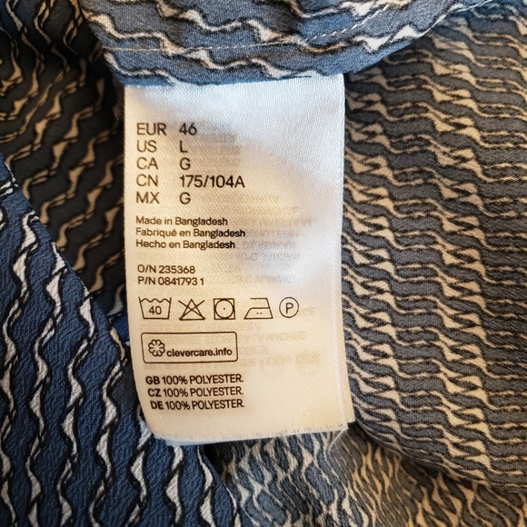 H&M Blue/White Wavy Retro Pattern V-Neck Sleeveless Blouse Size L - Picture 4 of 10